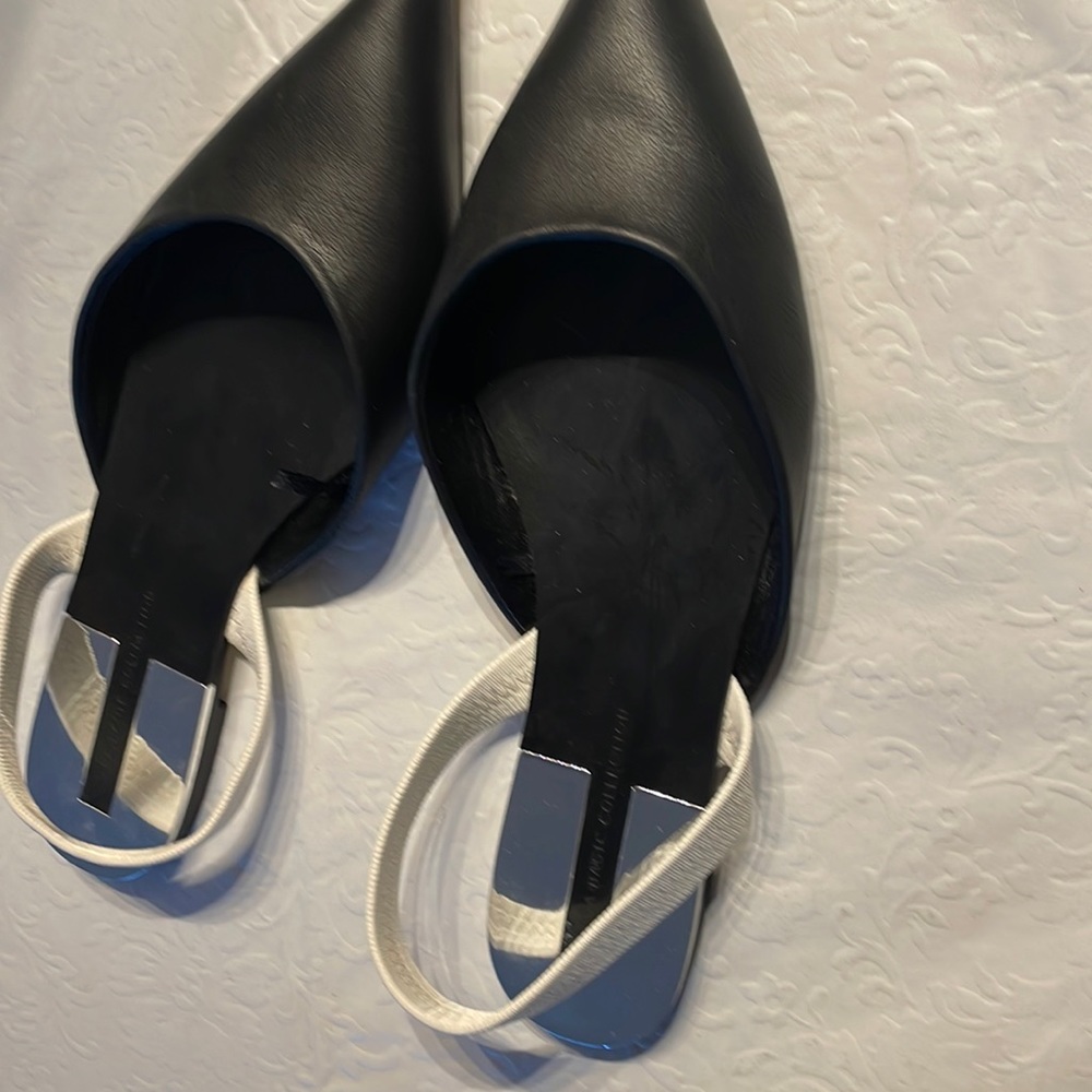 Zara basic  collection  Sz 35 leather black and white flats USA 5